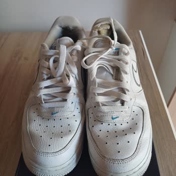 Materialfehler bei Nike Air Force 1 '07 Sneaker nach kurzer Nutzungsdauer