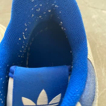 Adidas 2 Haftada Yıpranan Ayakkabı İçin Çözüm Bulunmuyor!