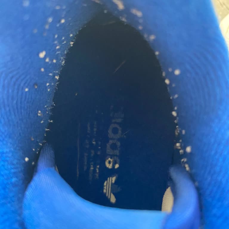 Adidas 2 Haftada Yıpranan Ayakkabı İçin Çözüm Bulunmuyor!