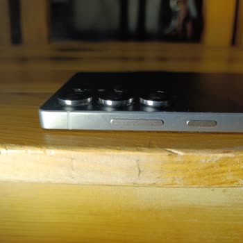 Samsung S25 Ultra Kasasında Özenli Kullanıma Rağmen Oluşan Çizikler Canımı Sıkıyor