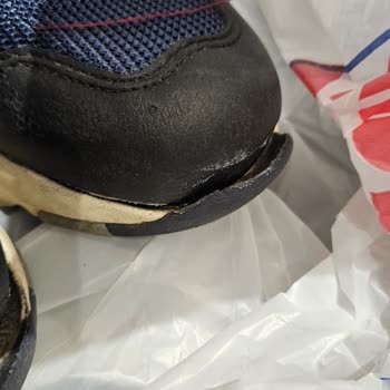 1 Ayda Tabanı Açılan Çocuk Ayakkabısına Garanti Reddi Ve Mağduriyet