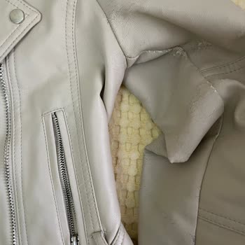 Üç Kullanımda Derisi Dökülen Mont Şoku!