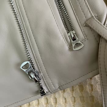 Üç Kullanımda Derisi Dökülen Mont Şoku!