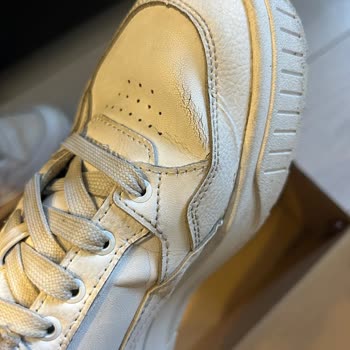 Satın Aldığım Ayakkabı İlk Ayda Yırtıldı, Mağaza Çözüm Sunmadı