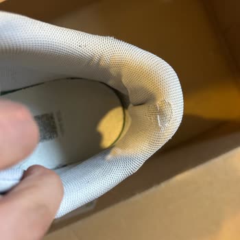 Satın Aldığım Ayakkabı İlk Ayda Yırtıldı, Mağaza Çözüm Sunmadı