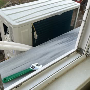 Yanlış Montaj Nedeniyle Sağlığı Tehdit Eden Klima Dış Ünitesi Ve Servis İlgisizliği