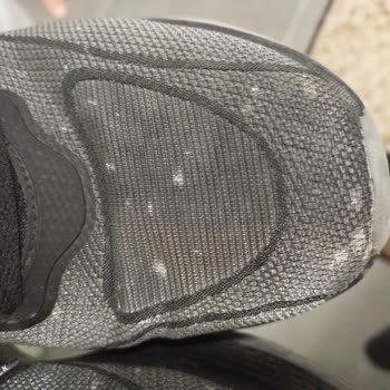 Kısa Sürede Renk Solan Ayakkabıya Değişim Talebi