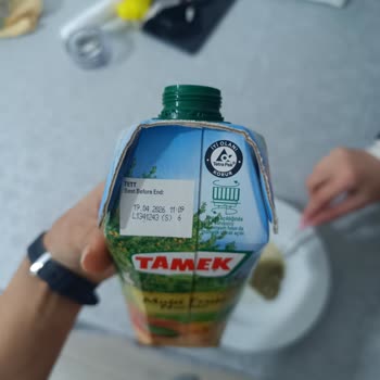 Meyve Suyunda Şok Edici Yabancı Madde Ve Kötü Koku!