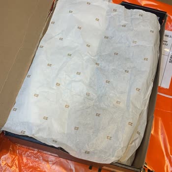 Ezilmiş Kutu, Farklı Bağcık Ve Üretim Hatalı Ayakkabı Gönderildi