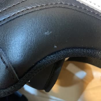 Ezilmiş Kutu, Farklı Bağcık Ve Üretim Hatalı Ayakkabı Gönderildi