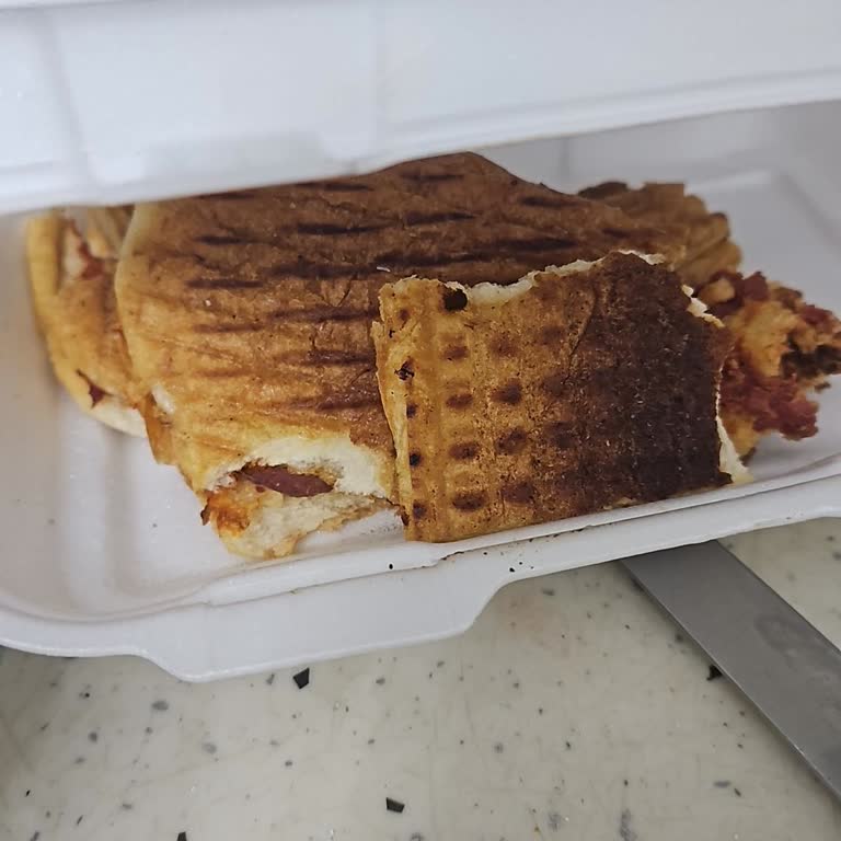 Tostun İçinden Yapışkan Madde Çıktı, Para İadem Reddedildi