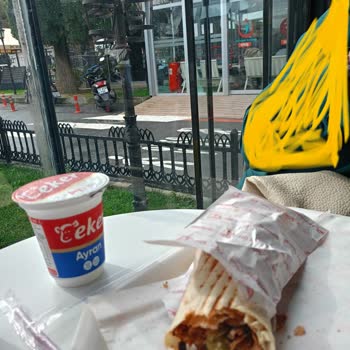 Dürümden Çıkan Vida Ve Kantin Çalışanının İlgisizliği Şaşkınlık Yarattı