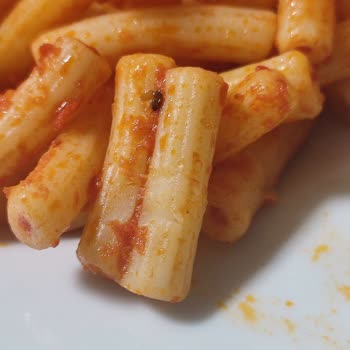 Yemeklerde Hijyen Sorunu Ve İlgisiz Denetimlerden Şikayetçiyiz