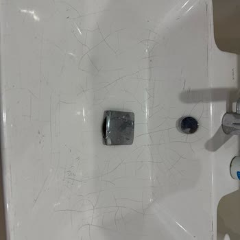 Vitra Lavaboda Yıllar İçinde Oluşan Çatlaklar Estetik Sorun Yaratıyor