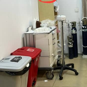 Konak Hastanesi Acil Servisinde İlgisizlik, Hijyen Sorunları Ve Yetersiz Bilgilendirme