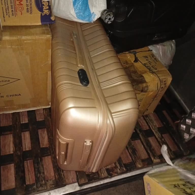 Barış Turizmde Dikkatsiz Bagaj Yerleştirmesiyle Valizim Patladı Ve Zarar Gördü