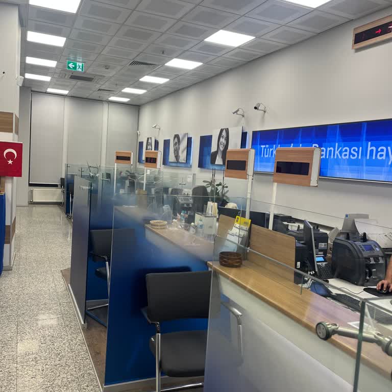 Şubede Müşteri Olmamasına Rağmen Gereksiz Bekletilme Ve İlgisizlik