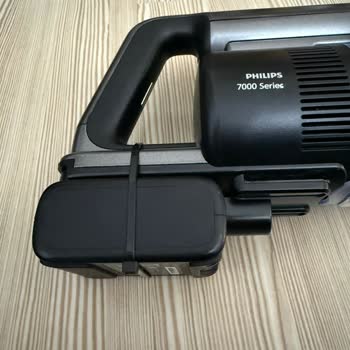 Philips Xc7053/01 Dikey Süpürge Kronik Sorundan Memnun Değilim