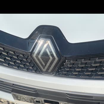 Renault Clio Logolarındaki Soyulma Ve Garanti Değişimi Belirsizliği