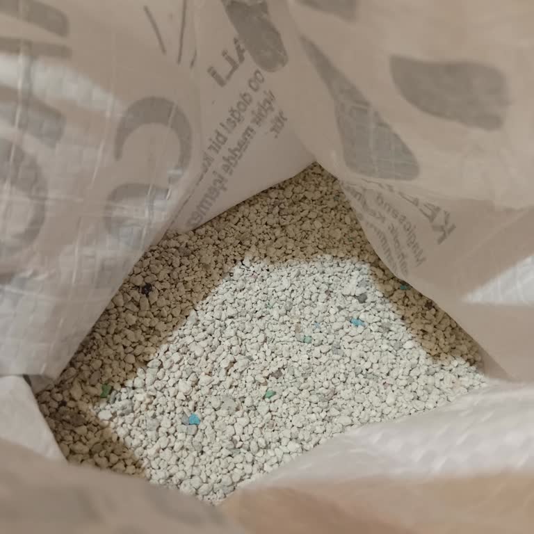 Çiçek Sepeti Yanlış Koku Gönderilen Kedi Kumu ve Satıcı İlgisizliği