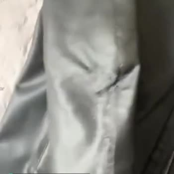 Cacharel Deri Ceketin Her Yeri Döküldü!