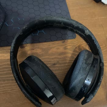 Kullanılmayan Sony Gold Kulaklıkta Soyulma ve Dökülme Sorunu