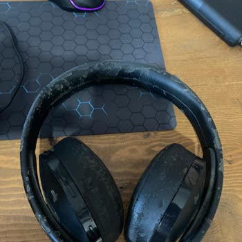 Kullanılmayan Sony Gold Kulaklıkta Soyulma ve Dökülme Sorunu