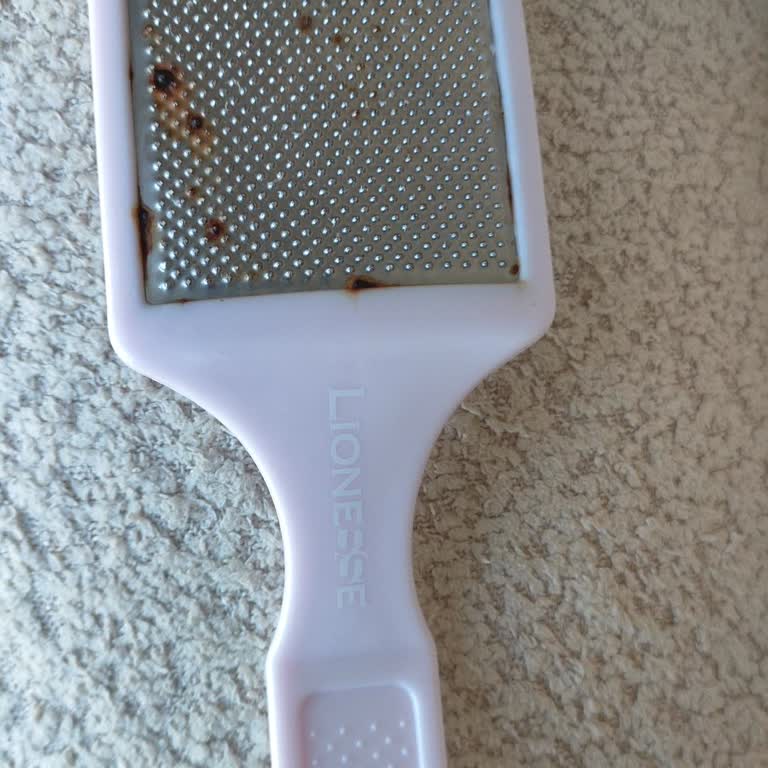 Lionesse Topuk Törpüleyici Kısa Sürede Paslandı, Sağlık Riski Oluşturuyor