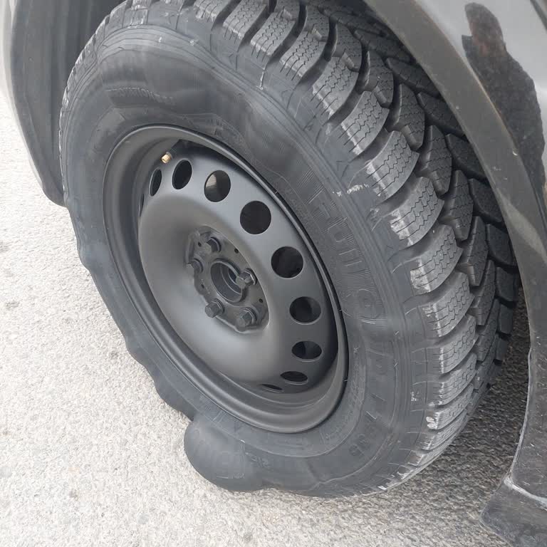 Yeni Satın Alınan Lastikte 15 Kilometrede Balon Oluştu, Mağduriyetimin Giderilmesini İstiyorum