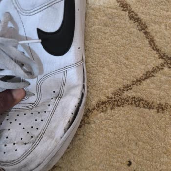 Kısa Sürede Yırtılan Ayakkabı Ve İlgisiz Mağaza Çalışanları Nedeniyle Para İadesi Talebim