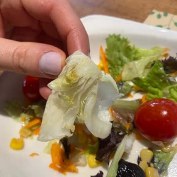 Soğuk Yemekler Ve Düzensiz Hizmet: Tavuk Dünyası Hayal Kırıklığı