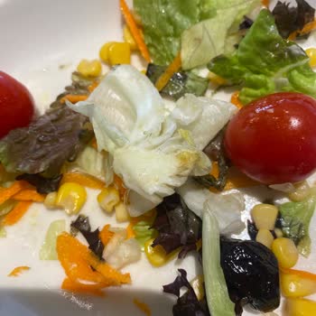 Soğuk Yemekler Ve Düzensiz Hizmet: Tavuk Dünyası Hayal Kırıklığı