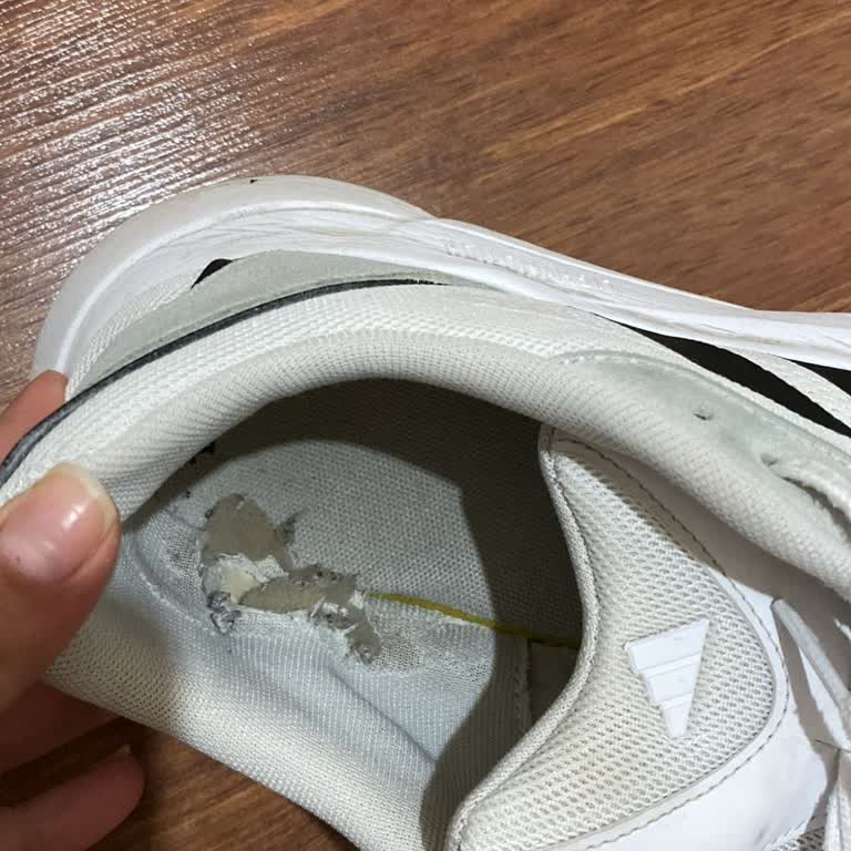 Kısa Sürede Yırtılan Adidas Ayakkabı Ve Değişim Talebinin Reddedilmesi