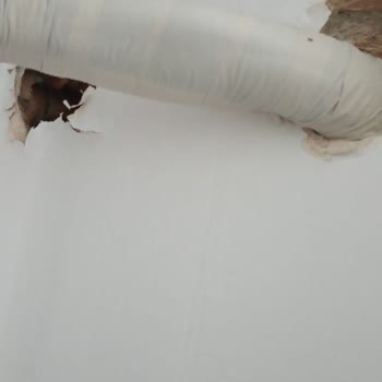 Yanlış Montaj Sonrası Duvarda Oluşan Hasar Aylardır Giderilmiyor