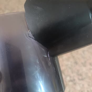 Bosch Süpürgenin Gevşek Parçaları Ve Çatlayan Haznesi Mağduriyeti