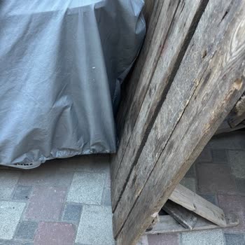 Semt Pazarı Nedeniyle Bina Girişi Ve Motorumun Zarar Görmesi