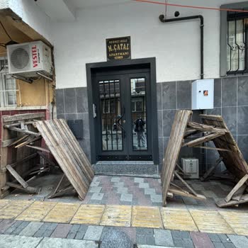 Semt Pazarı Nedeniyle Bina Girişi Ve Motorumun Zarar Görmesi