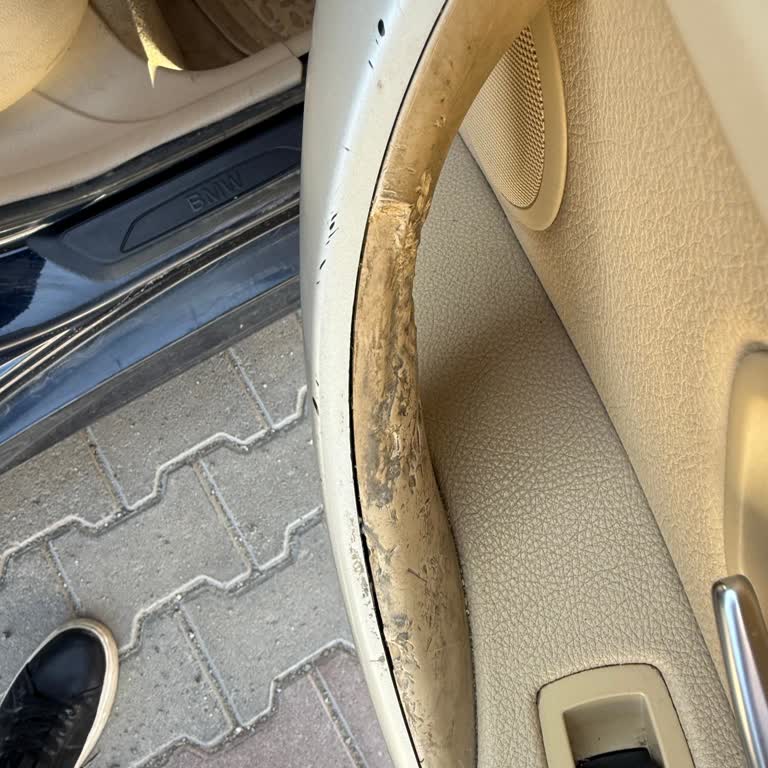 BMW 418i Kol Tutma Yerinde Sıcak Havalarda Belirginleşen Deformasyon Sorunu