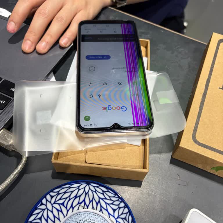 Reeder Garanti Kapsamında Olmasına Rağmen Ekran Arızası İçin Ücret Ve İkinci El Parça Talebi