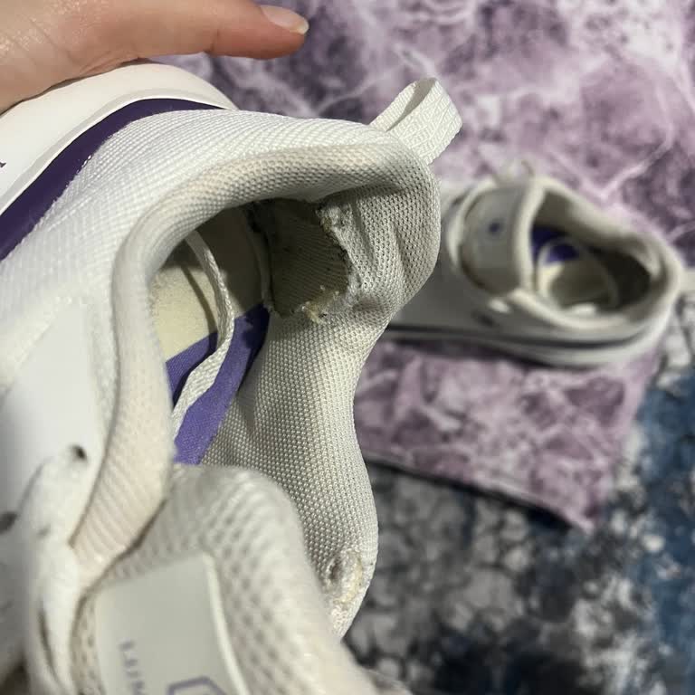 1 Haftada Yırtılan Ayakkabıya Garanti Reddi: Mağduriyetimin Giderilmesini İstiyorum