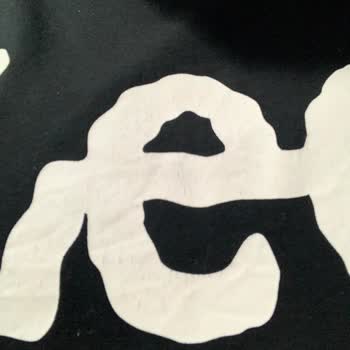 Lee Tişörtün Baskısı Birkaç Yıkamada Çatladı Ve Deforme Oldu