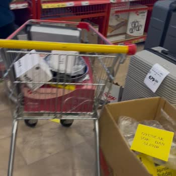 Alışveriş Arabalarının Yokluğu Alışverişimi Zorlaştırdı, Mağdur Oldum