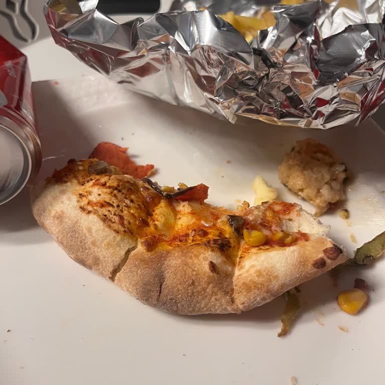 Dominos Siparişimde Cam Parçası Bulduk Mağduriyetimiz Giderilsin