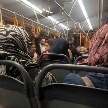 Gaziantep'te B92 Otobüslerinde Bitmeyen Yoğunluk Ve Zamanında Sefer Sorunu