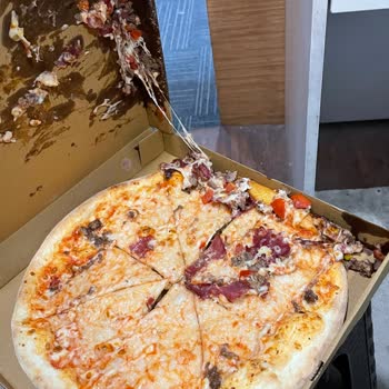 Kutuda Yapışan Boş Pizzalar Ve Yetersiz Müşteri Desteğiyle Yaşanan Hayal Kırıklığı