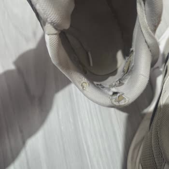 FLO'dan Aldığım Adidas Ayakkabı Hem Yırtıldı Hem De Orijinalliğinden Şüpheliyim