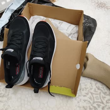 Siparişimde Hem Yanlış Numara Hem De Hasarlı Ayakkabı Gönderildi