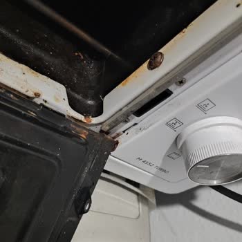 Simfer Mini Fırının Menteşeleri Kısa Sürede Kırıldı, Ücretsiz Parça Talep Ediyorum