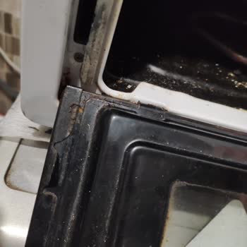 Simfer Mini Fırının Menteşeleri Kısa Sürede Kırıldı, Ücretsiz Parça Talep Ediyorum