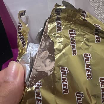 Aldığım Ülker Fındık Ve Üzümlü Çikolataların Renginde Değişim Ve Güven Sorunu
